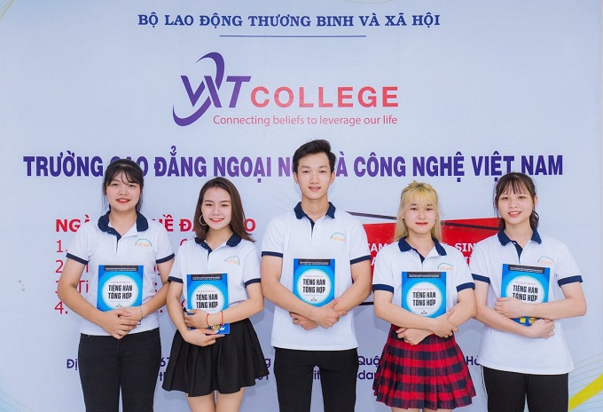 Sinh viên Cao Đẳng Ngoại Ngữ Và Công Nghệ Việt Nam
